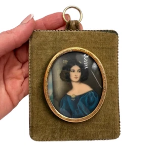 Antique Woman Portrait Pendant Frame Of Velvet Fabric Rare French Collectibles - Picture 1 of 7