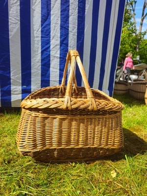 Handmade Wicker Picnic Basket: Lidded Willow Foraging & Storage - Image 1 of 4
