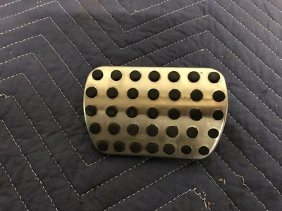 Almohadilla de pedal de freno delantero OEM MERCEDES BENZ W204 C300 C280  Foto 1 de 3