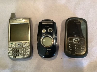 Casio G'zOne  Bluec ellular (Verizon) flip cell Phone, 3.2 Mega LG. & Palm Treo - Image 1 of 4