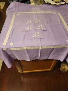Beautiful purple Vintage tablecloth with 6 napkins size 42x43" square