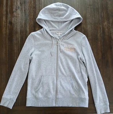 Chaqueta gris Victoria's Secret con estampado dorado rosa y alas cremallera Foto 1 de 4