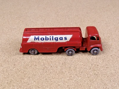 OLD VINTAGE LESNEY MATCHBOX M-8 THORNYCROFT TRACTOR MOBILGAS TANKER GPW - Image 1 of 4