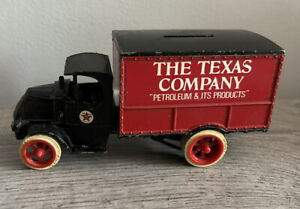 ERTL The Texas Company (Texaco) Replica Mack 1925 Bulldog Coin Bank Truck