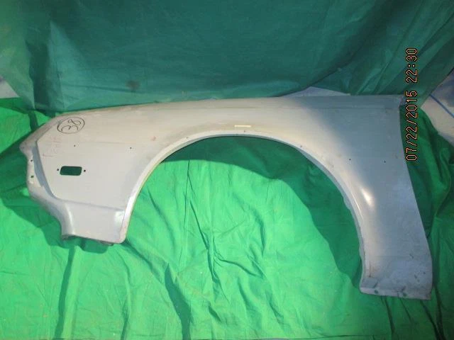 道奇 Colt Fender Hemi 1970 年代 NOS MOPAR MB372489 — 第 1/1 张图片