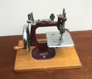 VINTAGE Mini Hand Crank Sewing Machine 