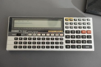 CASIO FX-850P programmierbarer Taschenrechner mit Displayproblem! - Bild 1 von 4