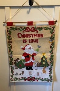 Vintage Bucilla Fertig Filz Pailletten Weihnachtsmann Banner CHRISTMAS IS LOVE - Bild 1 von 4