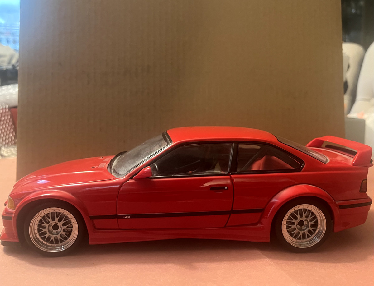 ワンオフカスタム 1/18 UT Models BMW 318is クラス2 ワンオフカスタム 1/18 UT Models BMW 318is クラス2 - メルカリ