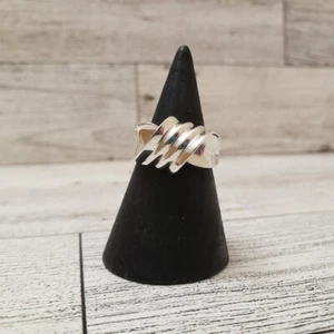 Women's 925 Sterling Silver Dome Ring Sz 7.5 Ridged Wavy EUC Modern Boho Elegant - Picture 1 of 12