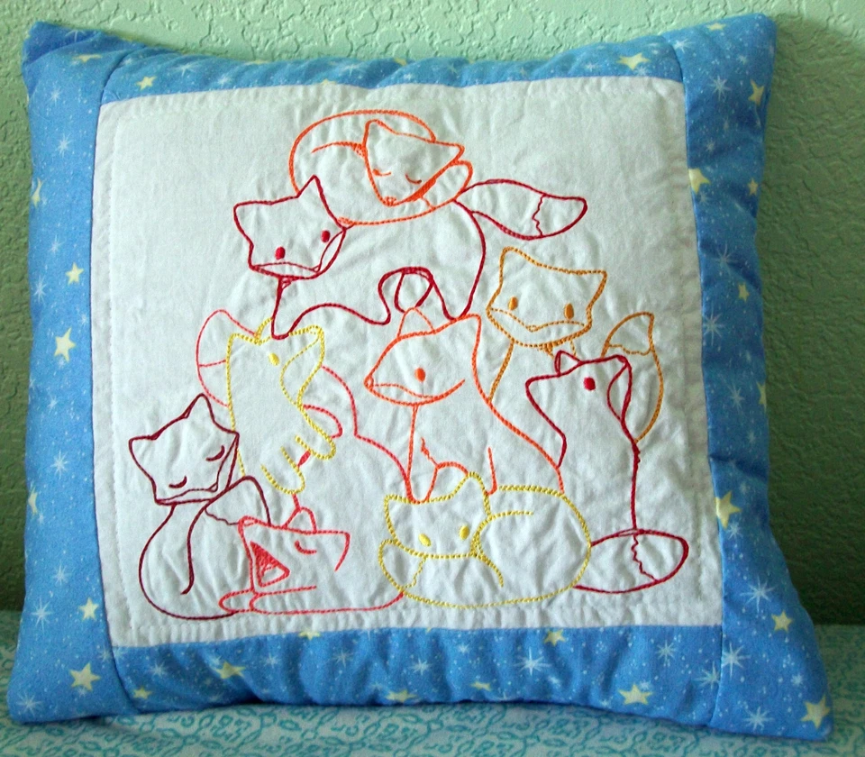 Zorros almohada decorativa bordados a máquina de 12x12 pulgadas Foto 1 de 1