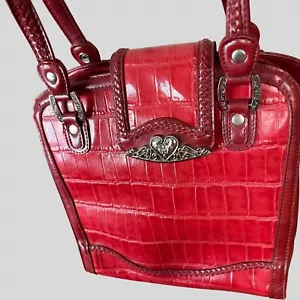 Marc Chantal Handtasche aus Leder mit Krokoprägung und Herzakzentbeschlägen - Bild 1 von 11