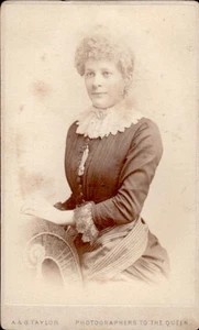 Woman A&G Taylor Studio CDV Card Photograph (CDV4-5) - Picture 1 of 3