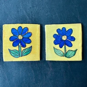 Juego de 2 - 4" Azulejos Esmaltados Terracota Azul Amarillo Verde Hecho Indígena Flor - Imagen 1 de 3