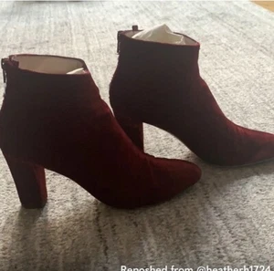 Sarah Jessica Parker Red Velvet Boots - Picture 1 of 4