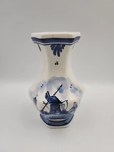 Vintage Beautiful Delft Blue and White pottery vase Marked 718 A Wi Measures 7" - Picture 1 of 6
