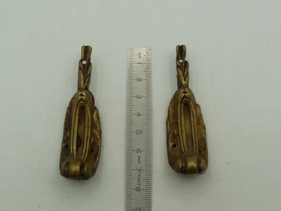 Paire anciennes garnitures pieds ornements décoration meuble,  bronze ou laiton - Photo 1/2