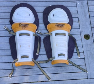 Vintage Cooper DGX Hockey Schienbein Knieschützer Made in Canada mit Riemen ~ Größe 19" - Bild 1 von 11
