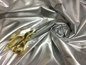 *NUEVO* Vestido/Cortina/Artesanía/Cojines Metálico Plateado Acetato Tela *P&P GRATIS* - Imagen 1 de 6