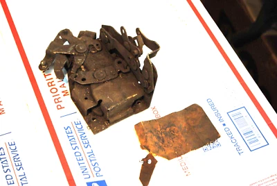 NOS MOPAR 1969 DODGE DART PLYMOUTH BARRACUDA RIGHT FRONT DOOR LATCH   2935282 - Image 1 of 2