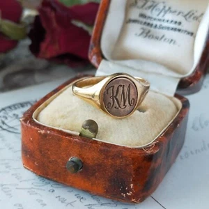 Anillo de sello británico 1984 vintage de oro 9k con iniciales "KM" pentagrama invertido - Imagen 1 de 20