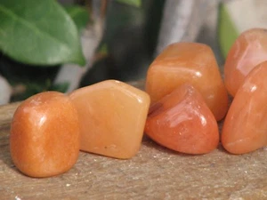 Orange Aventurine Polished Crystal Tumble Stone 1 Piece Tracked Postage 20-25mm - Imagen 1 de 3