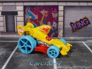 Hot Wheels Easter Eggsclusive Yellow Tarmac Attack 2015 suelto 1:64 C3 - Imagen 1 de 3