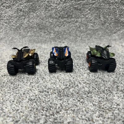 3 vehículos todo terreno Greenbrier International 4x4 4 ruedas marrón y verde camuflaje azul plástico 3" Foto 1 de 4