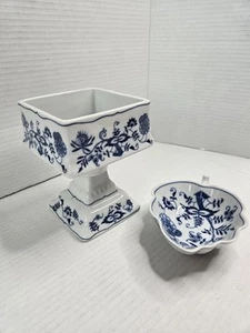 Plato de centro de mesa vintage azul hoja de danubio nuez plato de caramelo pedestal cuenco azul blanco - Imagen 1 de 6