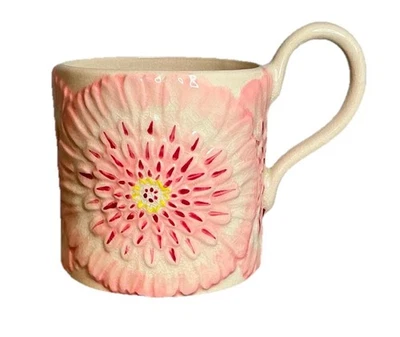 Taza de café floral esmaltada Lilypad de Anthropologie en rosa 11 oz. Foto 1 de 4