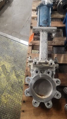 DeZURIK PNUEMATIC Gate Valve Size 4 316 Stainless Stock PF209 - Image 1 of 4