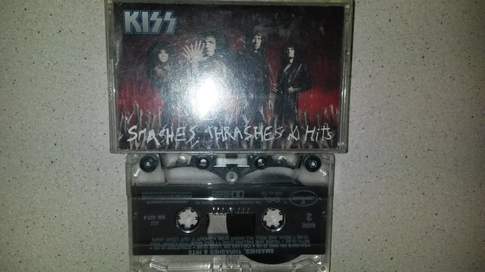 kiss music cassette smashes thrashes & hits   - Image 1 of 1