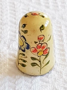 Decorated Painted Wood ~ Flowers ~ Floral ~ Multi-Colour ~ Thimble ~ Lacquered - Picture 1 of 12