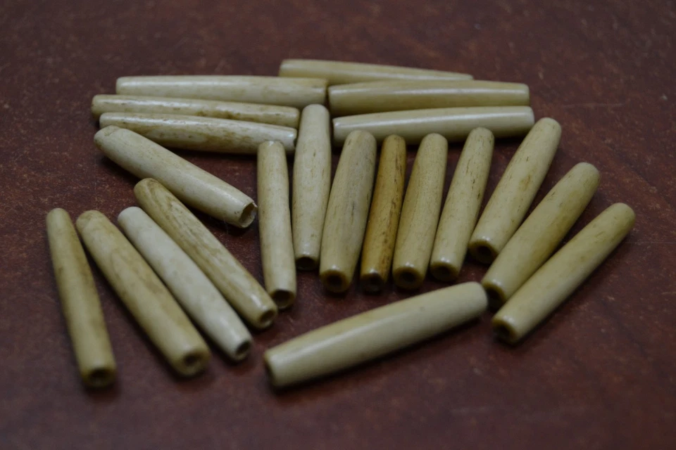 500 PIEZAS CAFÉ MARRÓN HUESO PIPA PELO GARGANTILLA CUENTAS COLGANTES 1 1/2" Foto 1 de 1