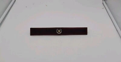 1985-86 Cadillac Fleetwood OEM porta da frente acabamento interno caddy emblema claret escuro  - Imagem 1 de 4