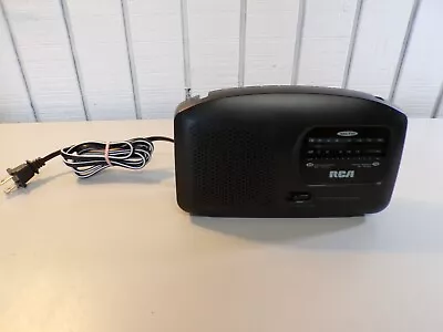 RCA RP7664A Portable 2 Band Radio Receiver AM/FM - Image 1 of 4