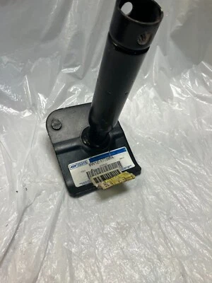 1998-2011 FORD LINCOLN TOWN CAR BRACKET NEW OEM 6W1Z-17788-A - Image 1 of 4