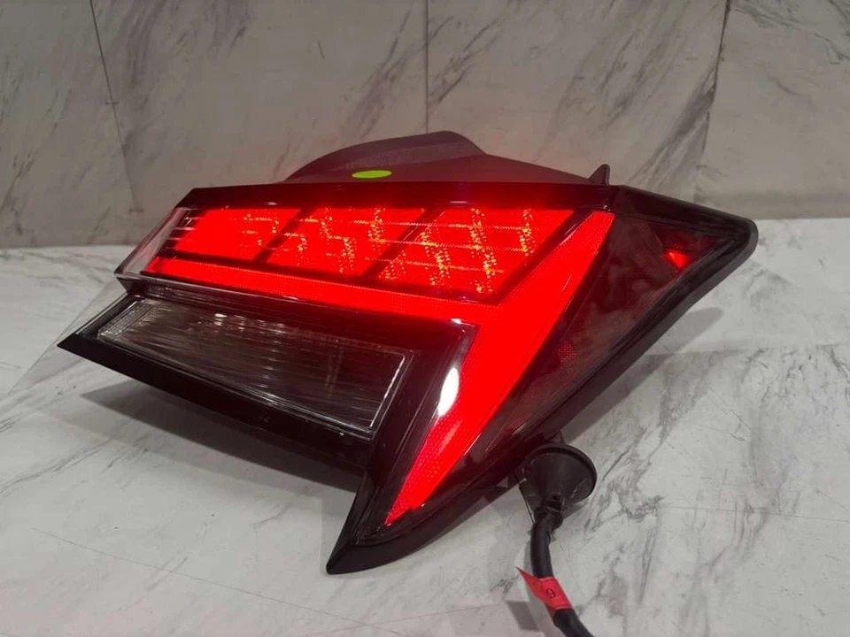 Luz trasera exterior HYUNDAI ELANTRA 2021 2025 OEM LADO DERECHO LED COMPLETO 92402-AA220 Foto 1 de 4