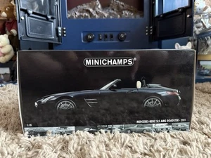 Mercedes-Benz SLS AMG Roadster 2011 Blue Metallic Minichamps 1:18 - Picture 1 of 3