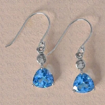 Pendiente gota de diamantes y topacio natural enchapado en oro blanco de 14 K con forma de billones de quilates Foto 1 de 4