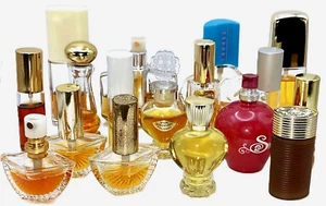 17 Bottiglie Profumo Vetro Grazioso Mix Varietà Vetro Assmt Non Miniature Come Da Foto - Foto 1 di 7