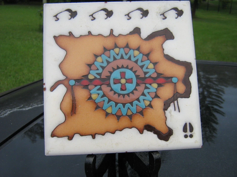 SOUTHWESTERN BUFFALO HIDE  CERAMIC TILE  SHOWS ARTISTIC  MOTIF 6" SQ. VINTAGE  - Изображение 1 из 4