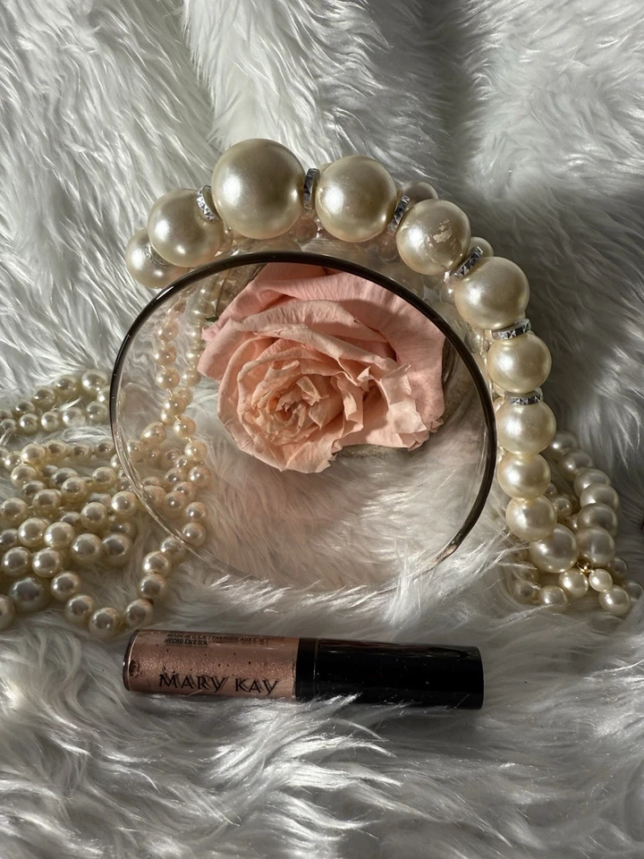 Mary Kay Limited Edition Shimmer Liquid Eye Shadow