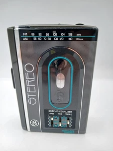 Reproductor de casete radio AM/FM estéreo vintage General Electric Walkman 3-5474A - Imagen 1 de 11