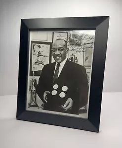 Foto B&W autografata Jesse Owens 8""x 10"" firmata 11/29/1972 cornice nera - Foto 1 di 11
