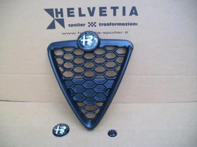 Mascherina Scudo Griglia Alfa Romeo Giulietta 2016 con 3 fregi NERI (chiusa) - Immagine 1 di 3