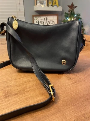 Etienne Aigner Convertible Cuero Azul Marino, Bandolera Monedero Foto 1 de 4