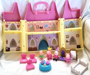2003 Peppa Pig's Princess Castle Deluxe Spielset 4 Schweine 7 Möbelstücke - Bild 1 von 7