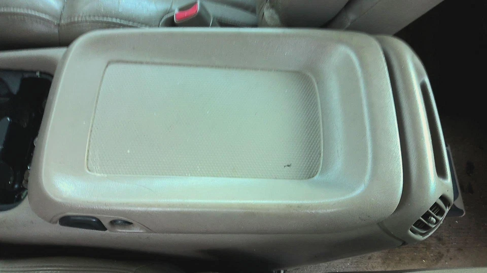 01 CHEVY SILVERADO 2500 Front Console W/o Rear Ac Outlettan Interior=552 - Image 1 of 1