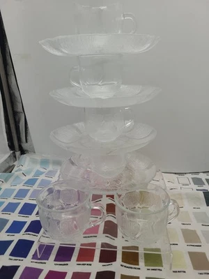 Arcoroc France Fleur Dinnerware Glassware 5-8" Plates 6 Cups Mint Condition  - Image 1 of 4